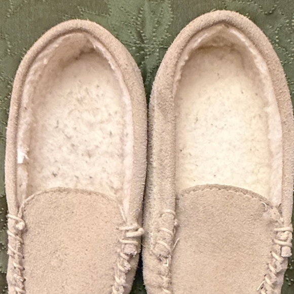 Cozy Beige Moccasin Slippers - Picture 4 of 5